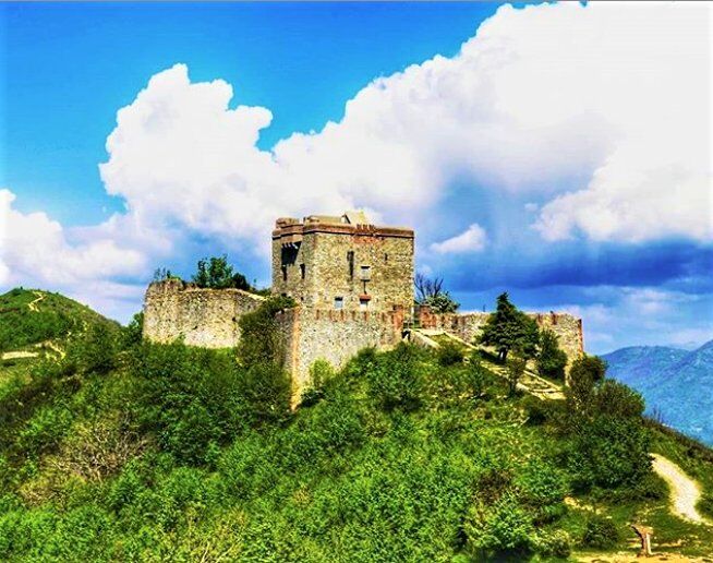 Forte Castellaccio e Puin: Camminando tra le Eminenze Murarie Genovesi Forte Castellaccio e Puin: Camminando tra le Eminenze Murarie Genovesi desktop picture