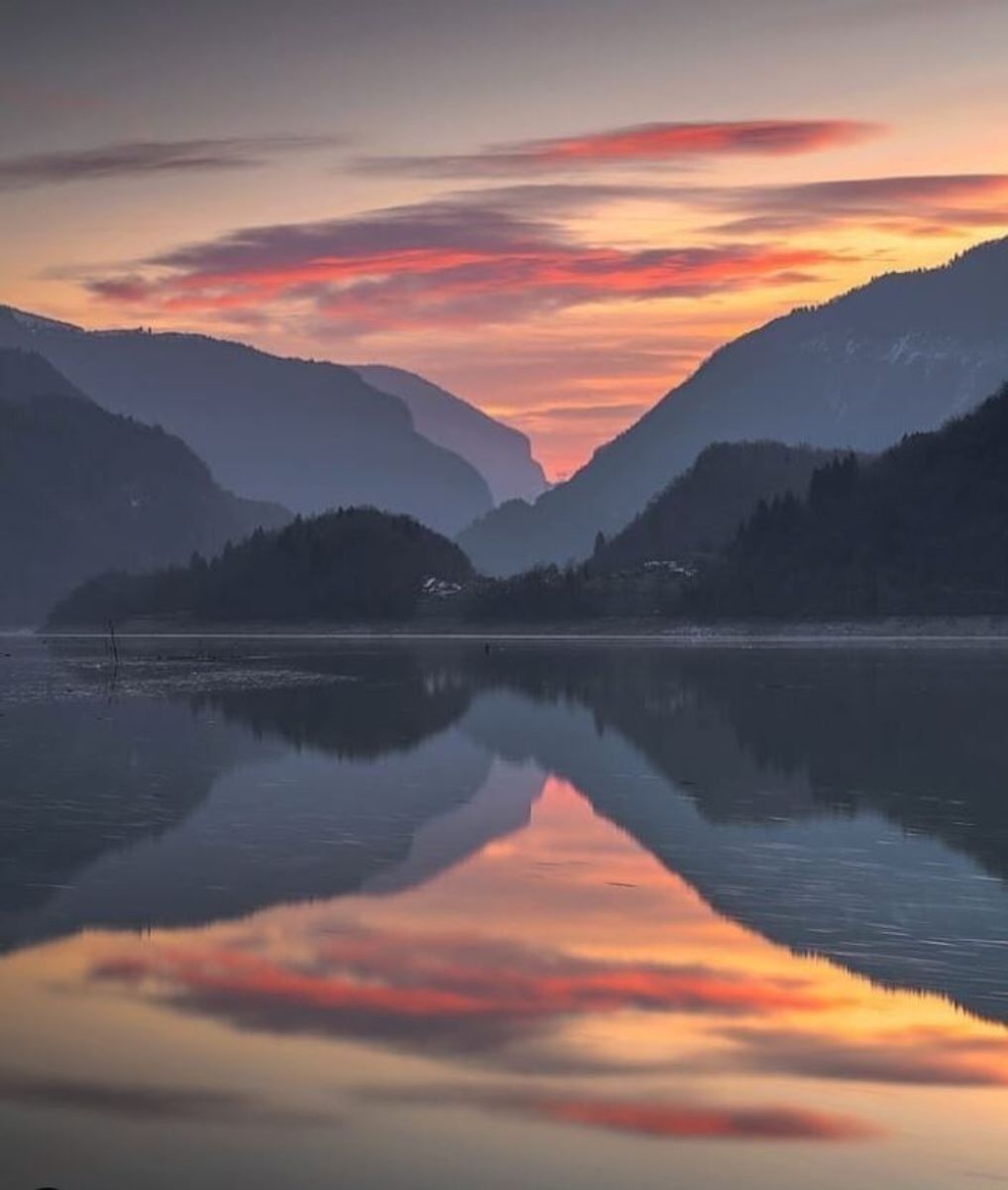 Escursione al Lago del Corlo, il Fiordo Norvegese del Veneto - MATTINA Escursione al Lago del Corlo, il Fiordo Norvegese del Veneto - MATTINA desktop picture
