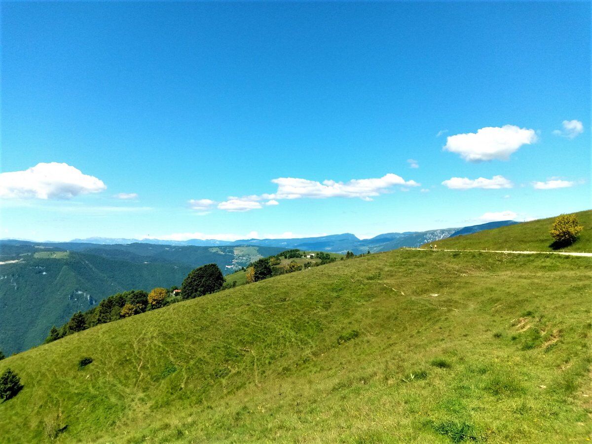 Il Fascino dei Colli Alti: Escursione a Contatto con la Storia Il Fascino dei Colli Alti: Escursione a Contatto con la Storia desktop picture