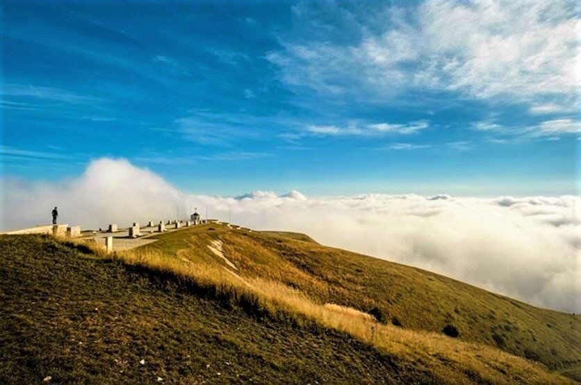 Cima Grappa: Una Camminata nella Storia avvolti da Scenari Unici desktop picture