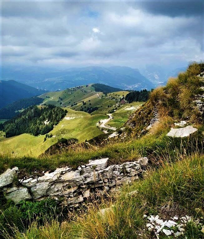 Cima Grappa: Una Camminata nella Storia avvolti da Scenari Unici desktop picture