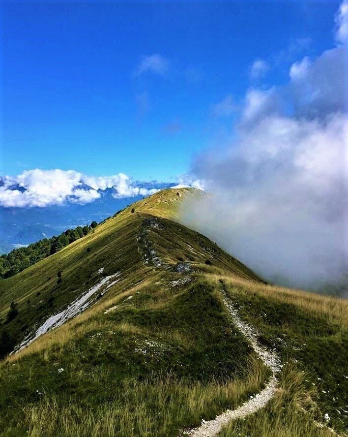 Cima Grappa: Una Camminata nella Storia avvolti da Scenari Unici desktop picture