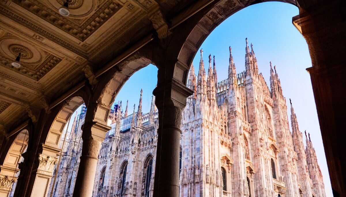 Un Affascinante Percorso per Svelare la Milano delle Donne Un Affascinante Percorso per Svelare la Milano delle Donne desktop picture
