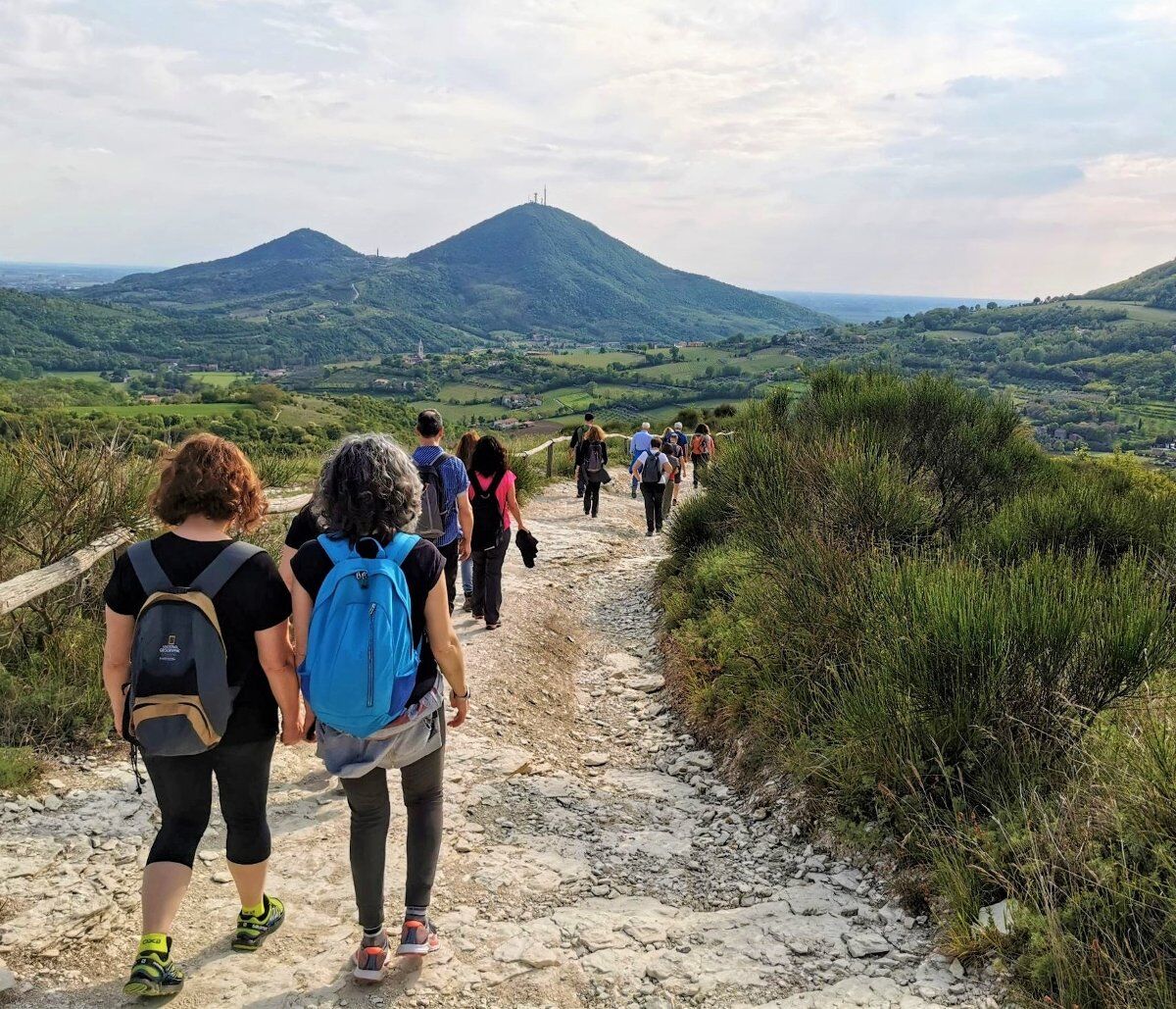 Camminata al Pianoro del Mottolone, il balcone sui Colli Euganei Camminata al Pianoro del Mottolone, il balcone sui Colli Euganei desktop picture