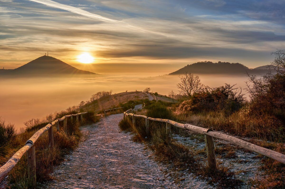 Camminata al Pianoro del Mottolone, il balcone sui Colli Euganei Camminata al Pianoro del Mottolone, il balcone sui Colli Euganei desktop picture