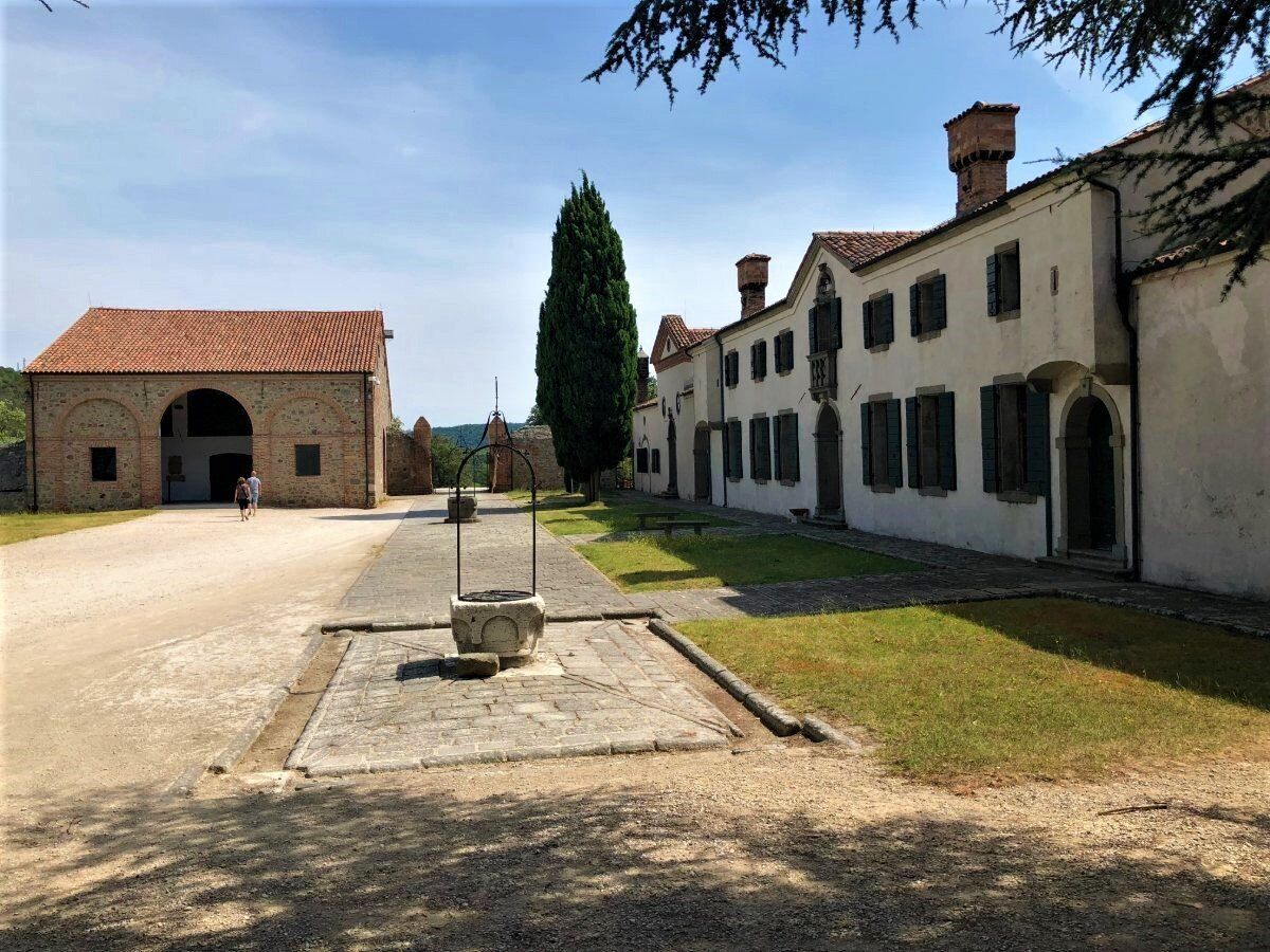 Camminata al Pianoro del Mottolone, il balcone sui Colli Euganei Camminata al Pianoro del Mottolone, il balcone sui Colli Euganei desktop picture