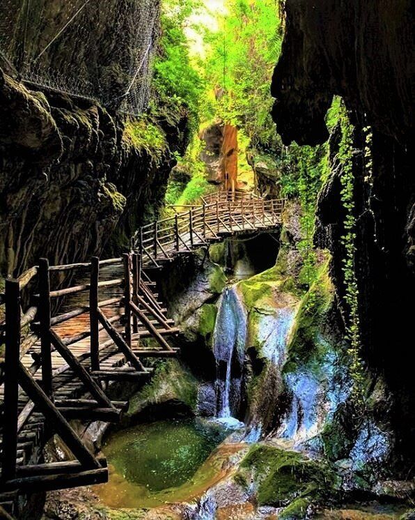 Escursione alle Grotte del Caglieron, tra Cascate e Scenari Mozzafiato - MATTINA Escursione alle Grotte del Caglieron, tra Cascate e Scenari Mozzafiato - MATTINA desktop picture