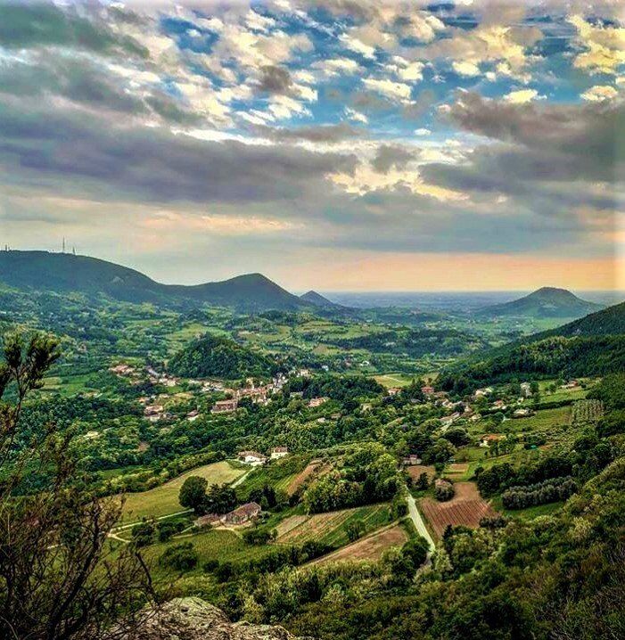 Nel Cuore dei Colli Euganei: Escursione al Monte della Madonna desktop picture