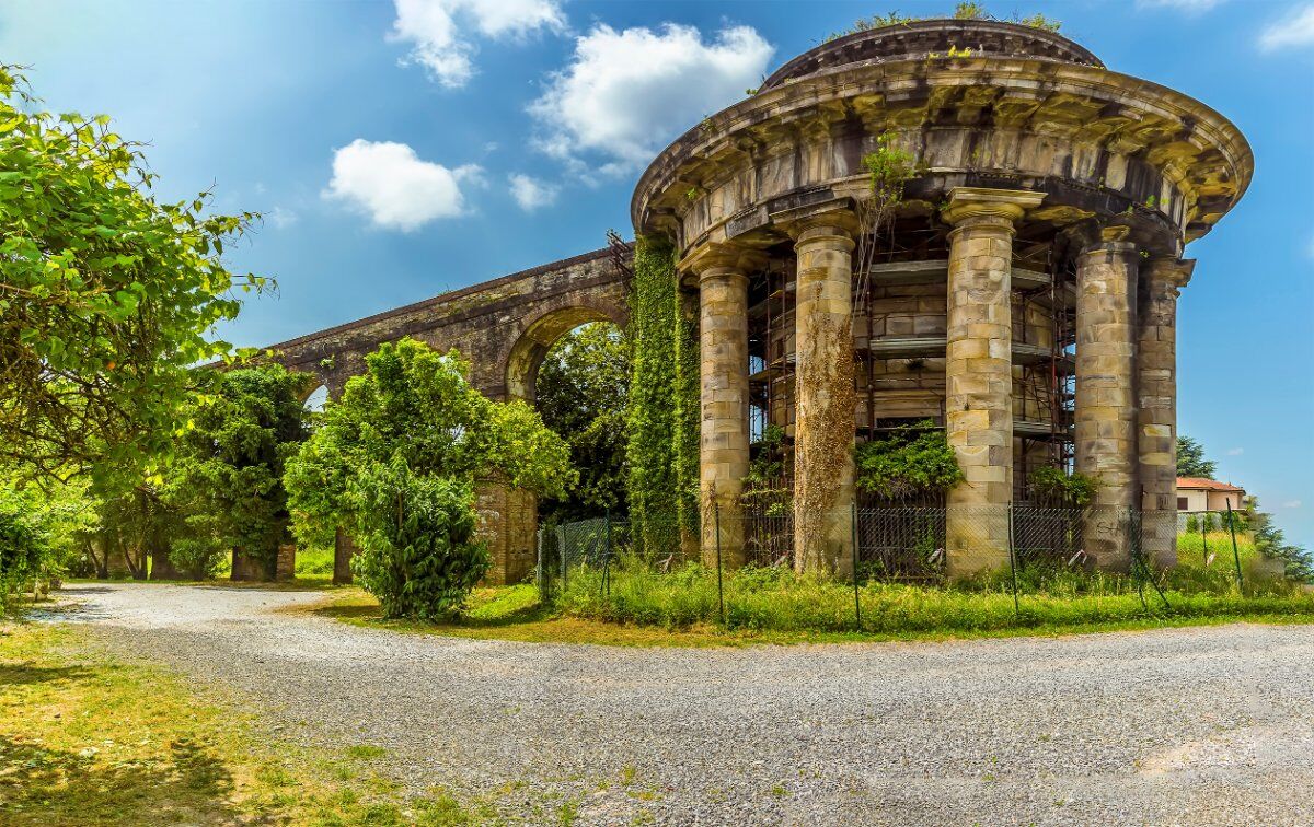 Percorso tra Storia e Natura: Il Monumentale Acquedotto Nottolini Percorso tra Storia e Natura: Il Monumentale Acquedotto Nottolini desktop picture