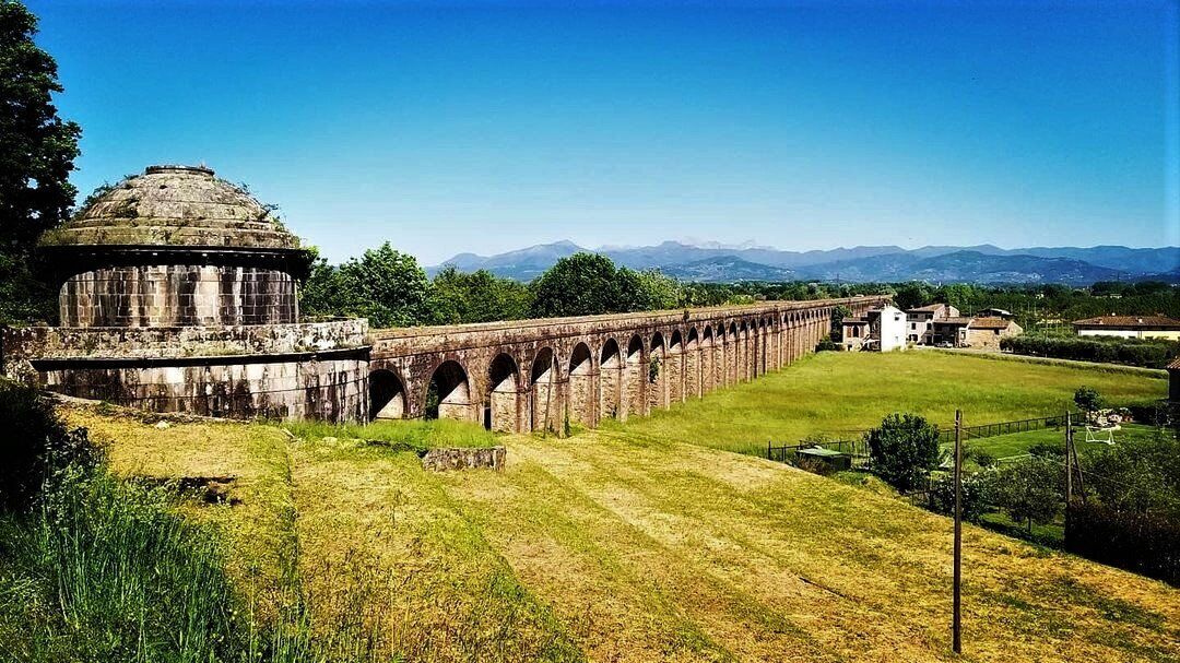 Percorso tra Storia e Natura: Il Monumentale Acquedotto Nottolini Percorso tra Storia e Natura: Il Monumentale Acquedotto Nottolini desktop picture