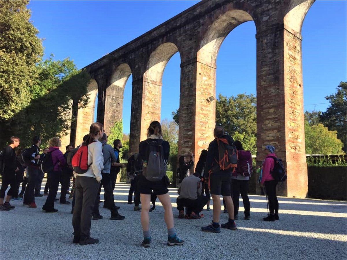 Percorso tra Storia e Natura: Il Monumentale Acquedotto Nottolini desktop picture