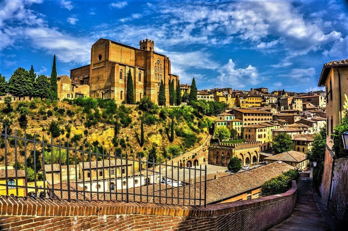 Visita Guidata a Siena: Città Medievale in cui il Tempo si è Fermato desktop picture