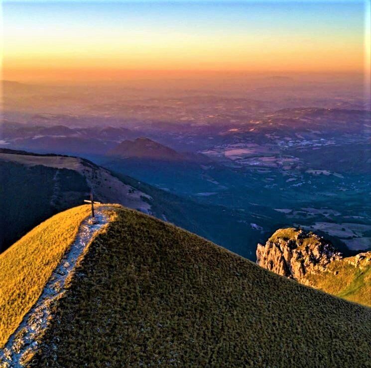 La Fonte dell’Aquila e la magia del Tramonto a Pizzo Meta La Fonte dell’Aquila e la magia del Tramonto a Pizzo Meta desktop picture