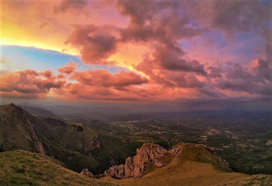 La Fonte dell’Aquila e la magia del Tramonto a Pizzo Meta desktop picture