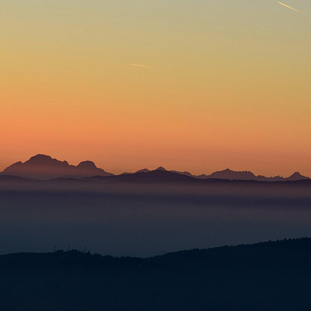 Trekking al Tramonto sul Monte Morello: Un’Oasi a picco su Firenze desktop picture