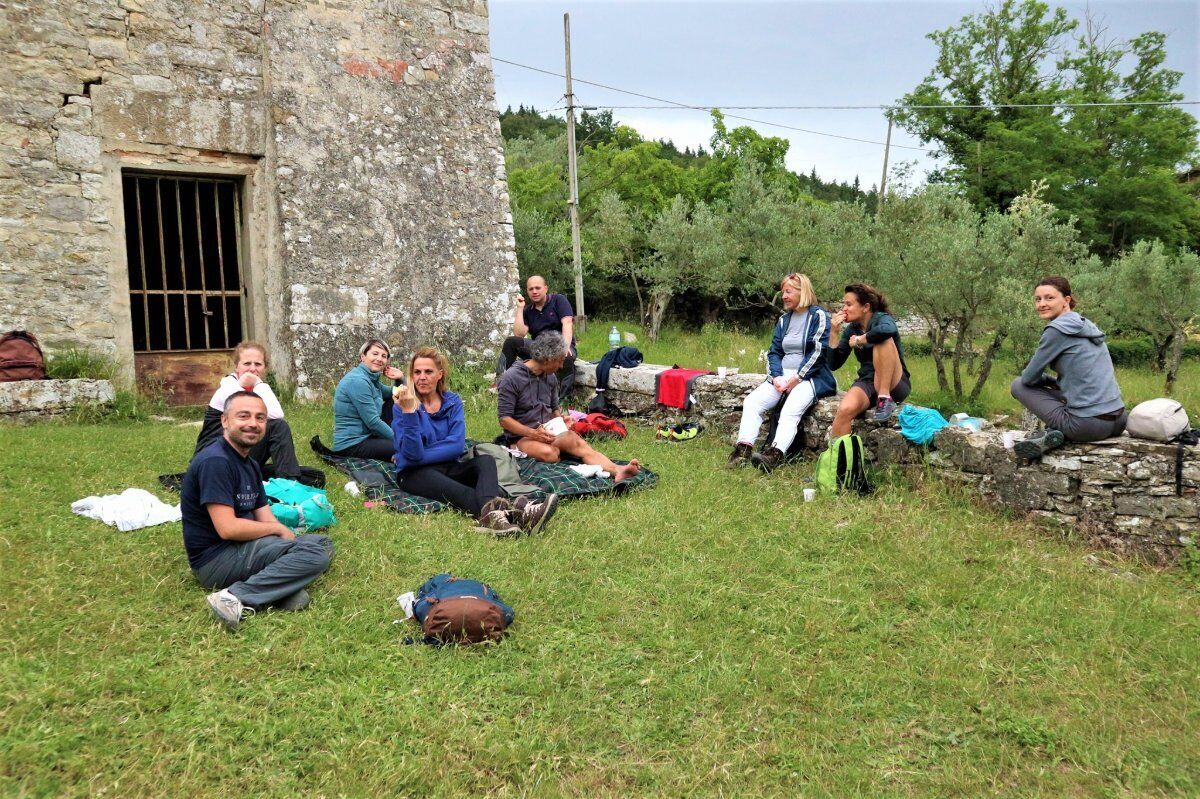 Trekking al Tramonto sul Monte Morello: Un’Oasi a picco su Firenze desktop picture