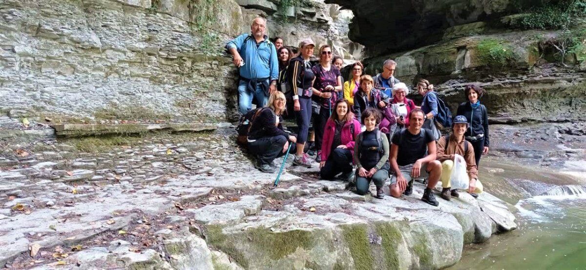 Emozionante Percorso tra la Grotta Urlante e il Borgo di Premilcuore Emozionante Percorso tra la Grotta Urlante e il Borgo di Premilcuore desktop picture