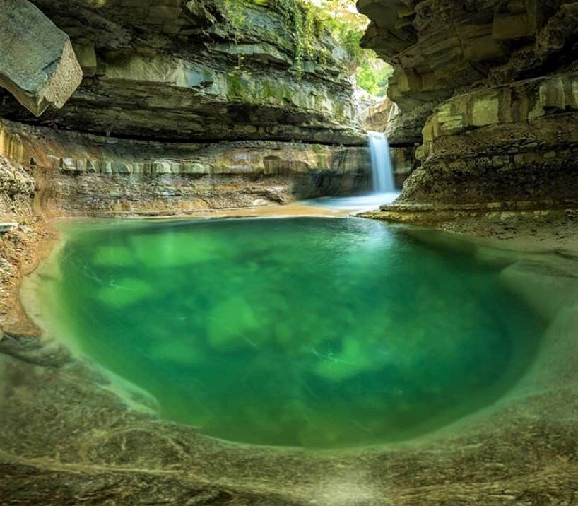 Emozionante Percorso tra la Grotta Urlante e il Borgo di Premilcuore desktop picture