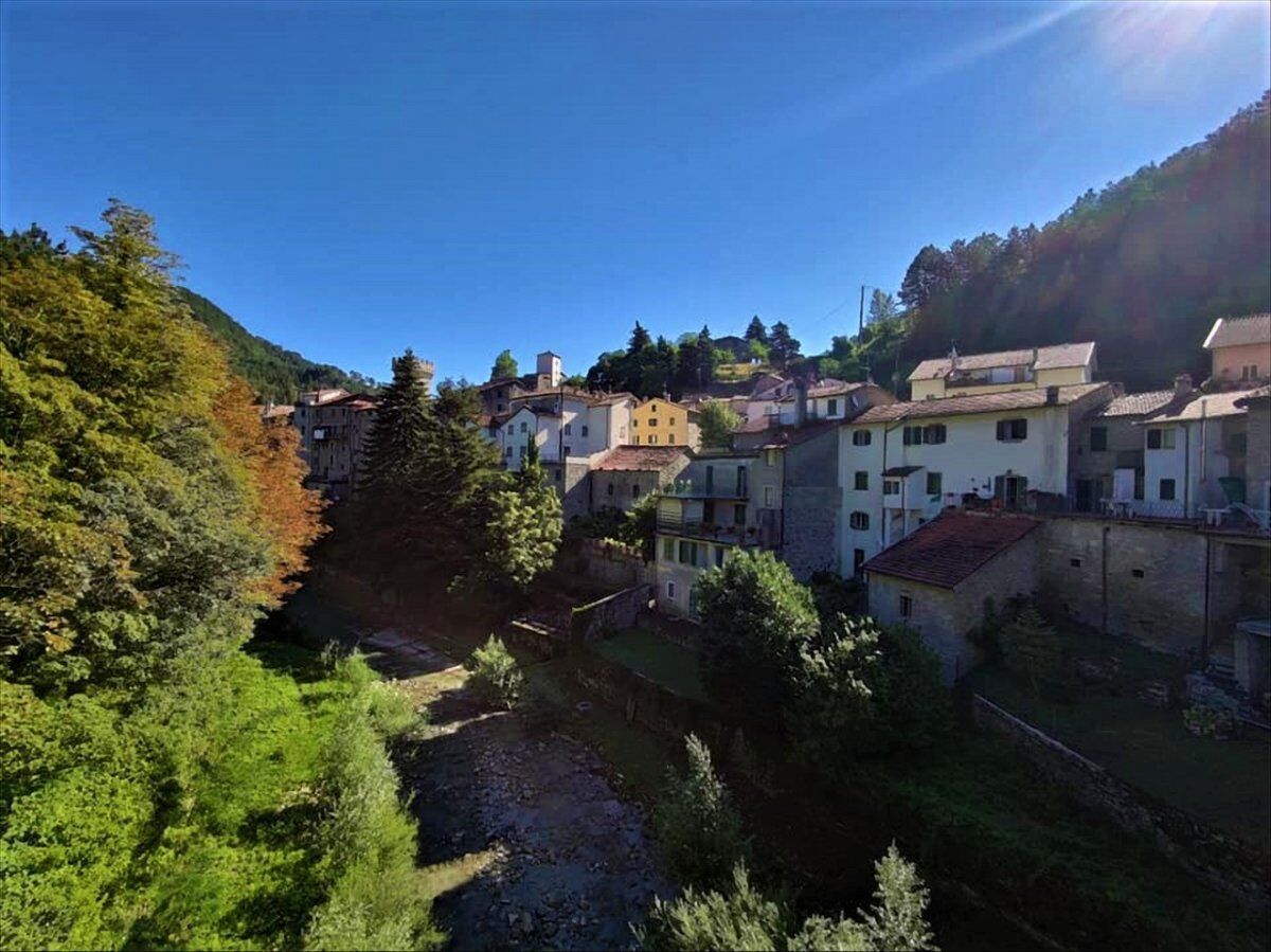 Emozionante Percorso tra la Grotta Urlante e il Borgo di Premilcuore Emozionante Percorso tra la Grotta Urlante e il Borgo di Premilcuore desktop picture