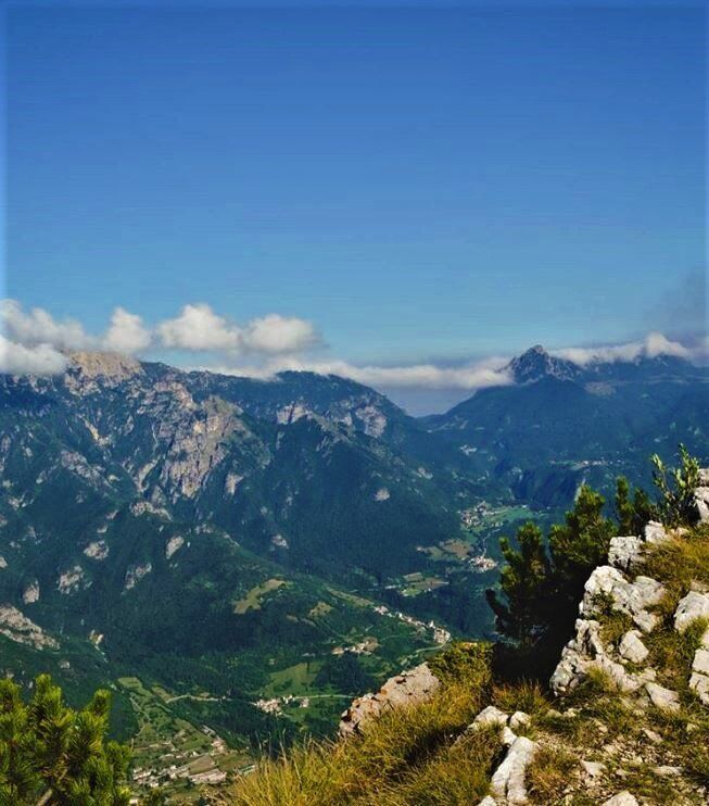 Escursione sul Monte Zugna: Tra Natura e Antiche Testimonianze desktop picture