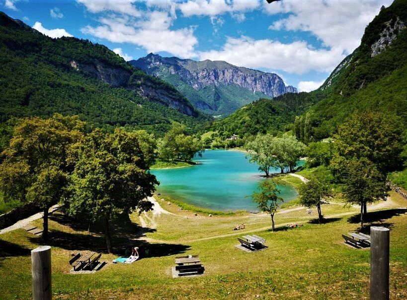 Una Passeggiata tra il Lago di Tenno e il Borgo Medievale di Canale - MATTINO desktop picture