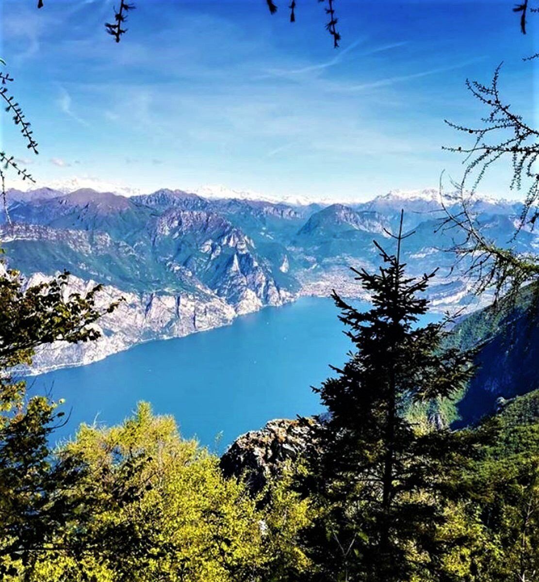 Il Sentiero del Ventrar: Incredibile Prospettiva sul Garda Il Sentiero del Ventrar: Incredibile Prospettiva sul Garda desktop picture