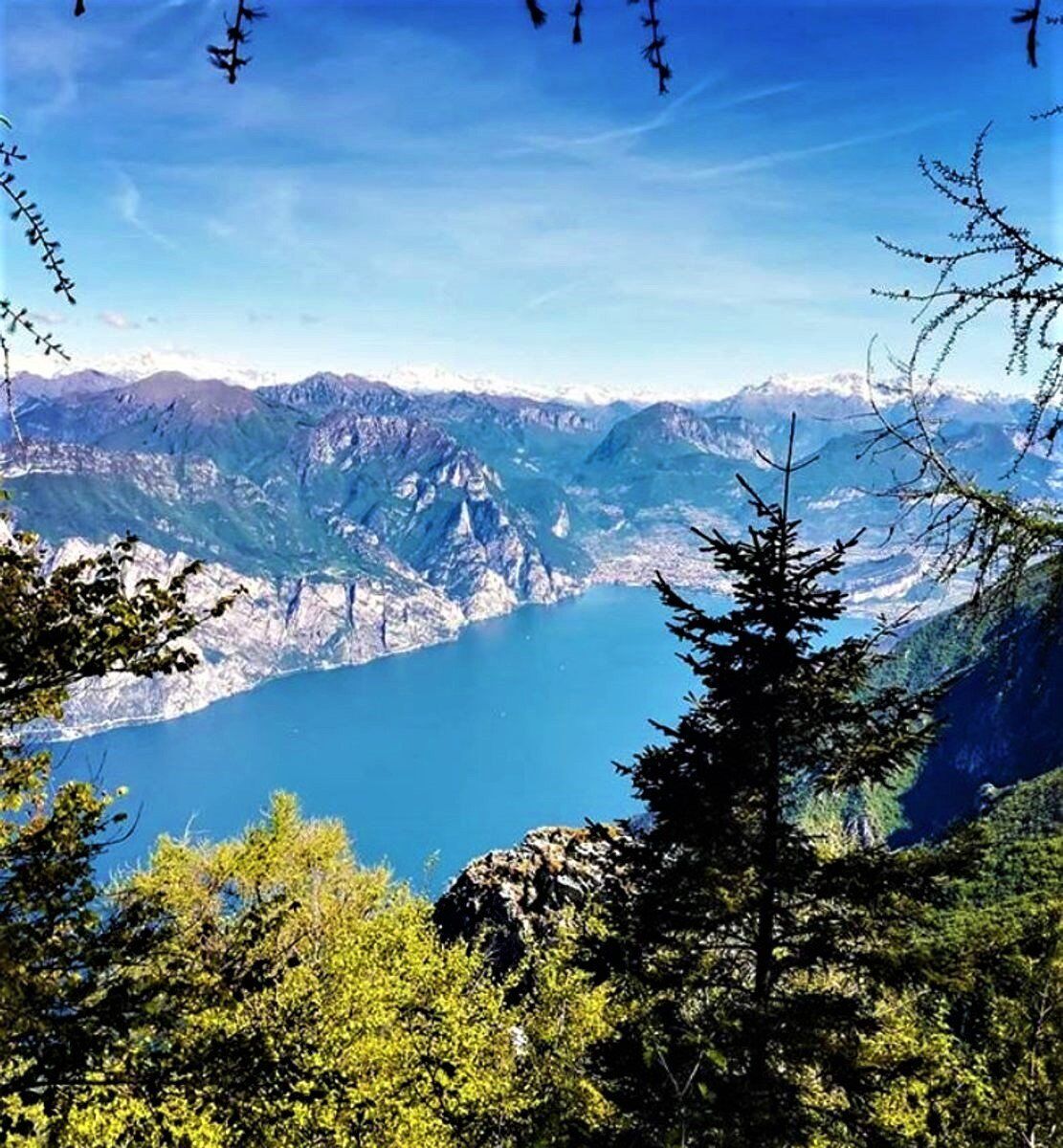 Il Sentiero del Ventrar: Incredibile Prospettiva sul Garda desktop picture