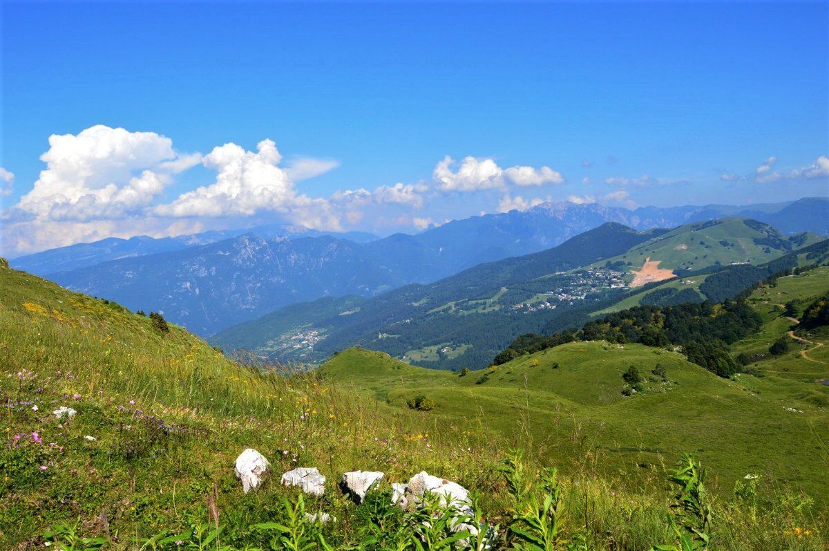 Escursione al Tramonto sul Monte Altissimo di Nago desktop picture
