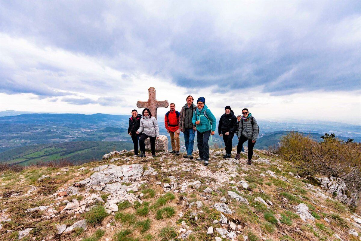 Trekking panoramico sul Monte Pastello: la magia della Lessinia desktop picture