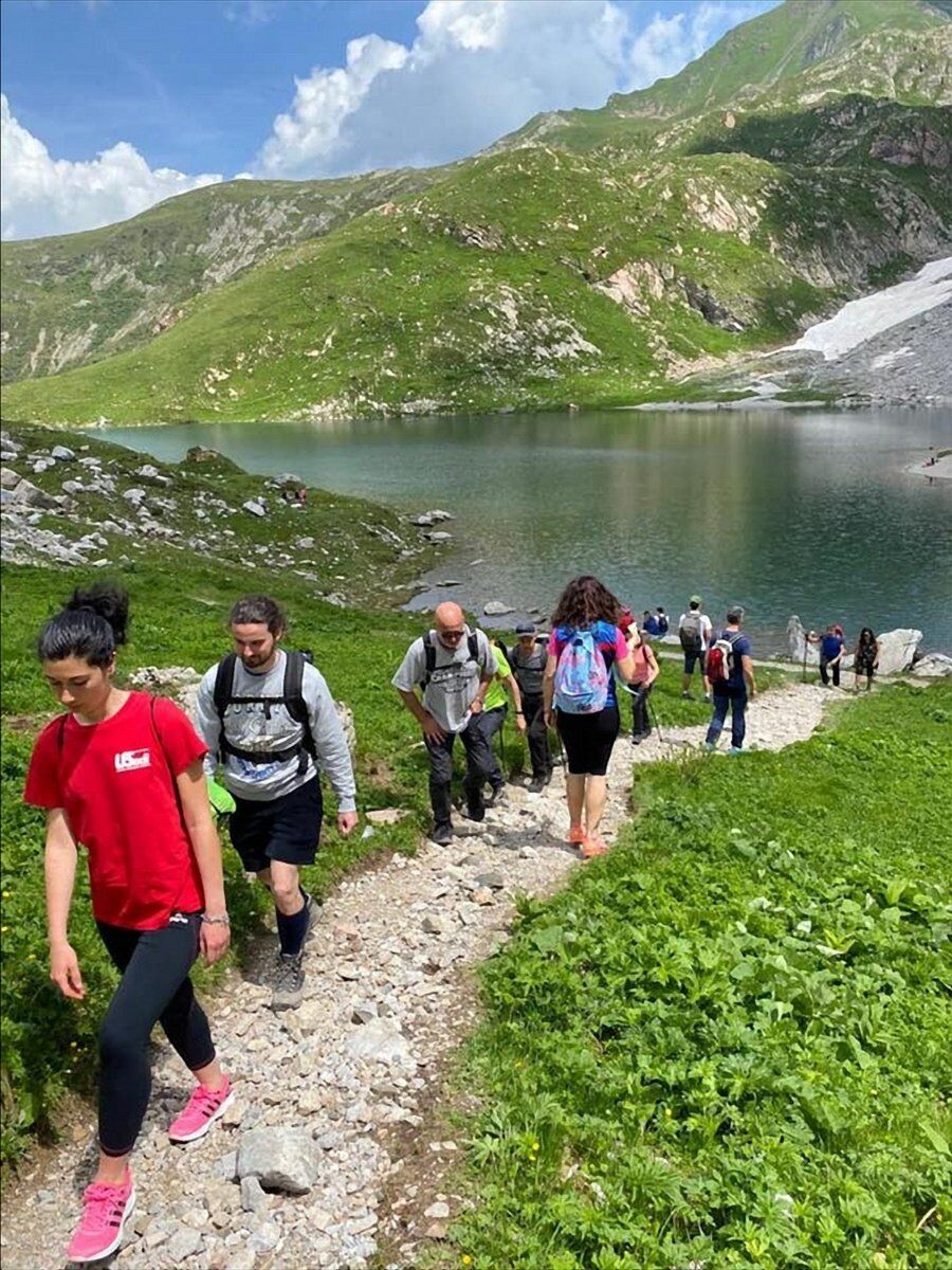 Escursione al Lago di Volaia: Circondati dalle Alpi Carniche desktop picture