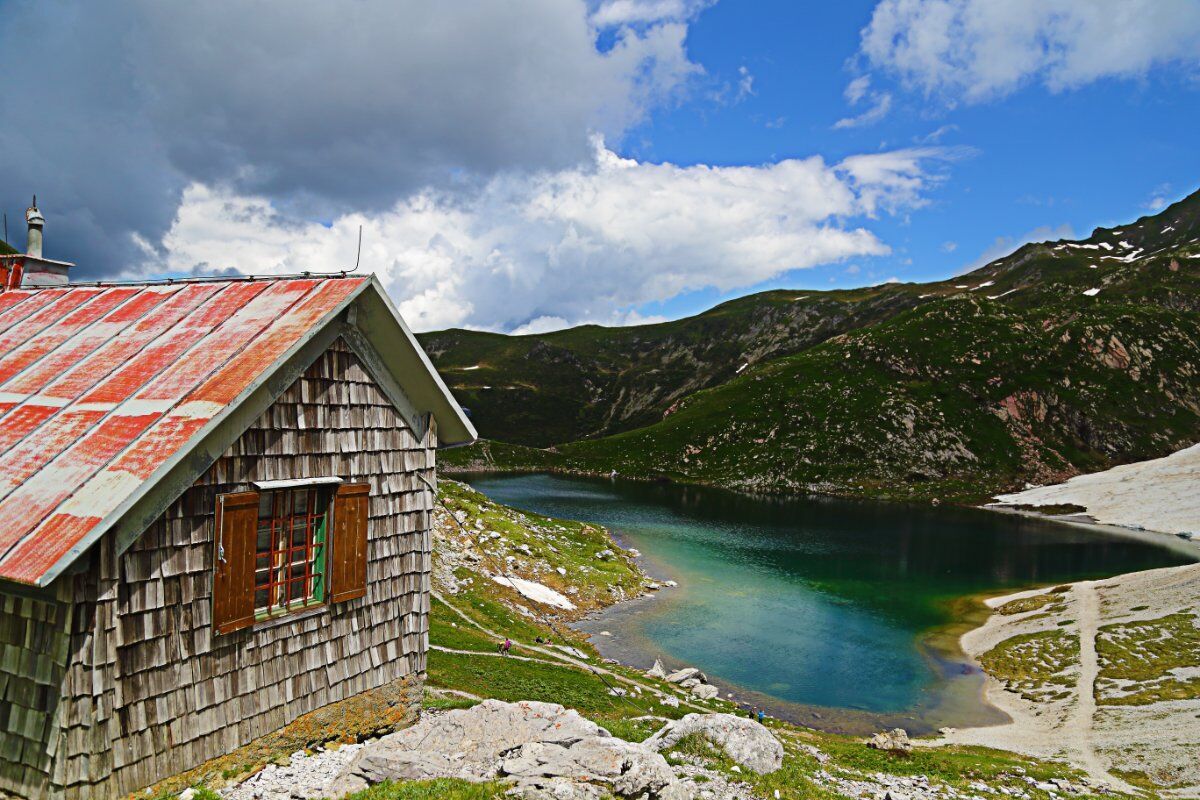 Escursione al Lago di Volaia: Circondati dalle Alpi Carniche Escursione al Lago di Volaia: Circondati dalle Alpi Carniche desktop picture
