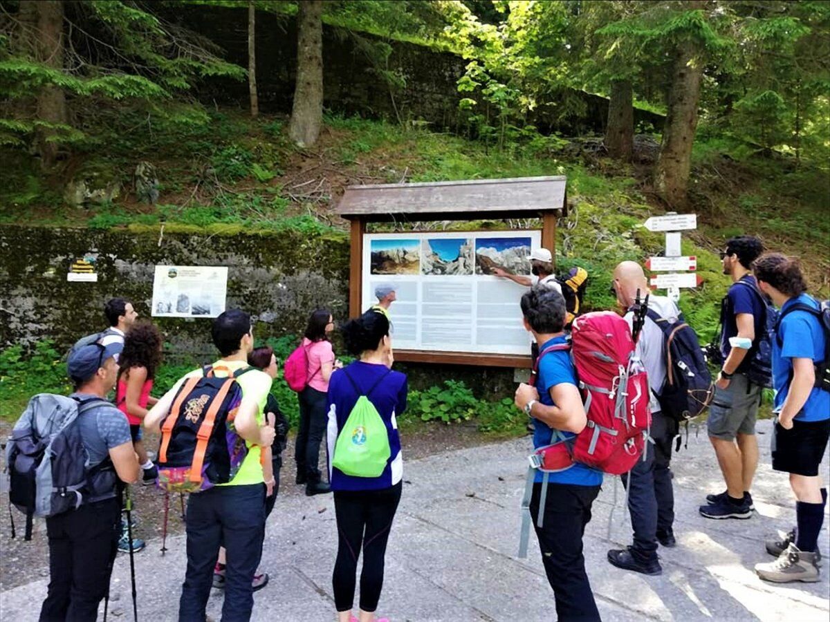 Escursione al Lago di Volaia: Circondati dalle Alpi Carniche desktop picture