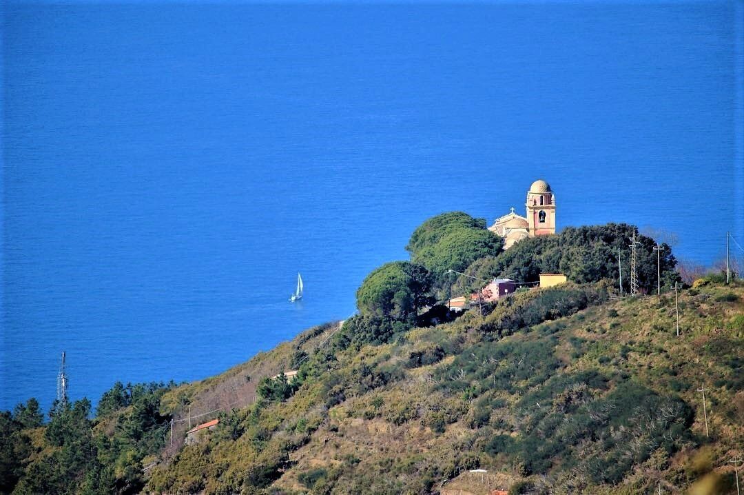 Il Santuario di Montenero e Lemmen: Lungo i Sentieri della Costa Ligure - MATTINA desktop picture