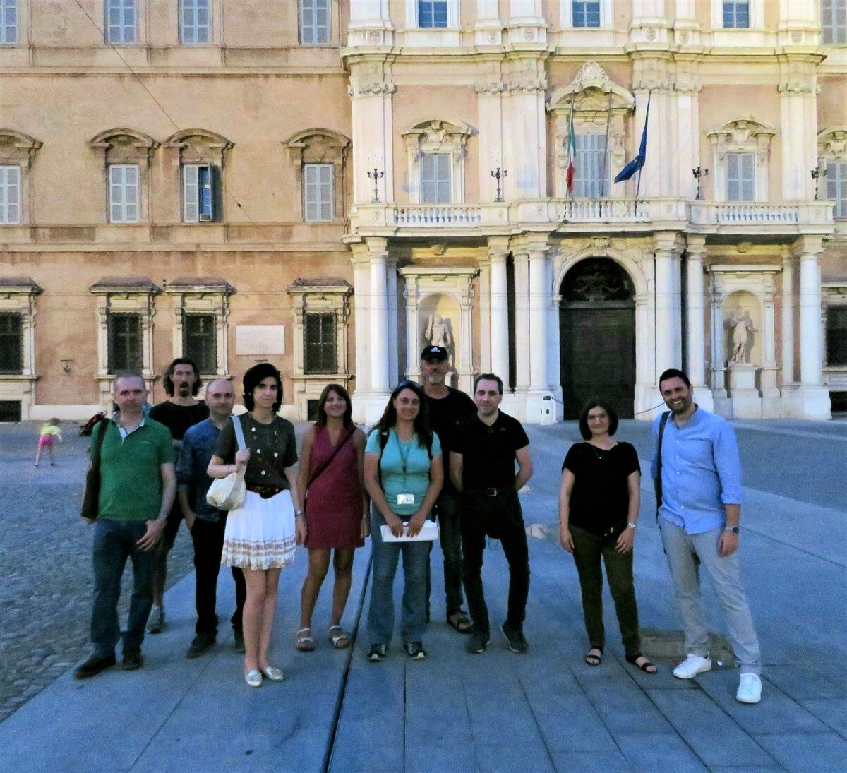 Passeggiata Serale a Modena, la Città Estense d’Acqua e di Pietra Passeggiata Serale a Modena, la Città Estense d’Acqua e di Pietra desktop picture