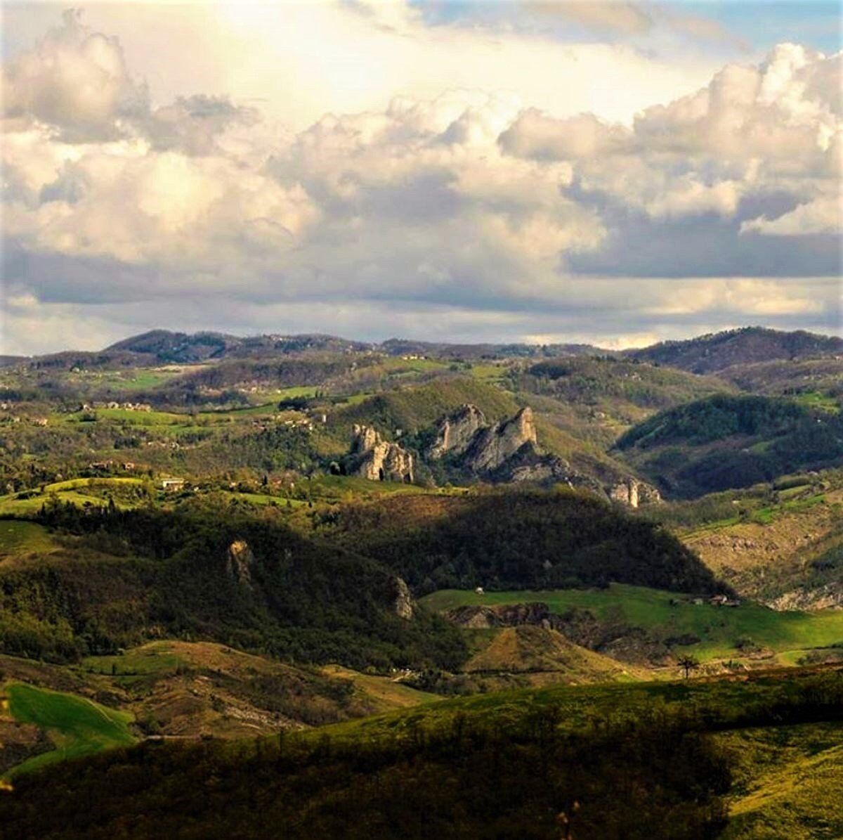 I Maestosi Sassi di Roccamalatina, le Guglie dell’Appennino Modenese - MATTINO I Maestosi Sassi di Roccamalatina, le Guglie dell’Appennino Modenese - MATTINO desktop picture