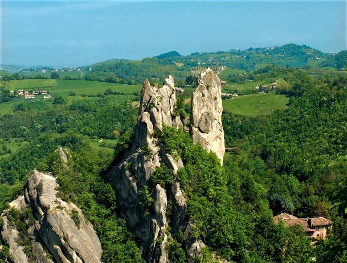 I Maestosi Sassi di Roccamalatina, le Guglie dell’Appennino Modenese - MATTINO I Maestosi Sassi di Roccamalatina, le Guglie dell’Appennino Modenese - MATTINO desktop picture