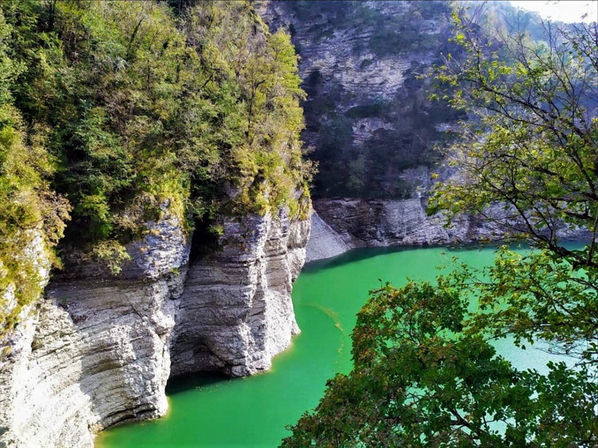 Escursione al Lago del Corlo, il Fiordo Norvegese del Veneto desktop picture