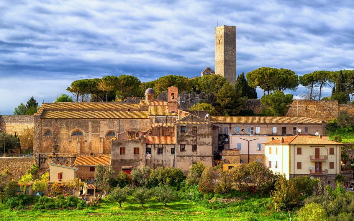 Tarquinia e il Labirinto delle 100 Torri Medievali: Un Viaggio nel Tempo desktop picture