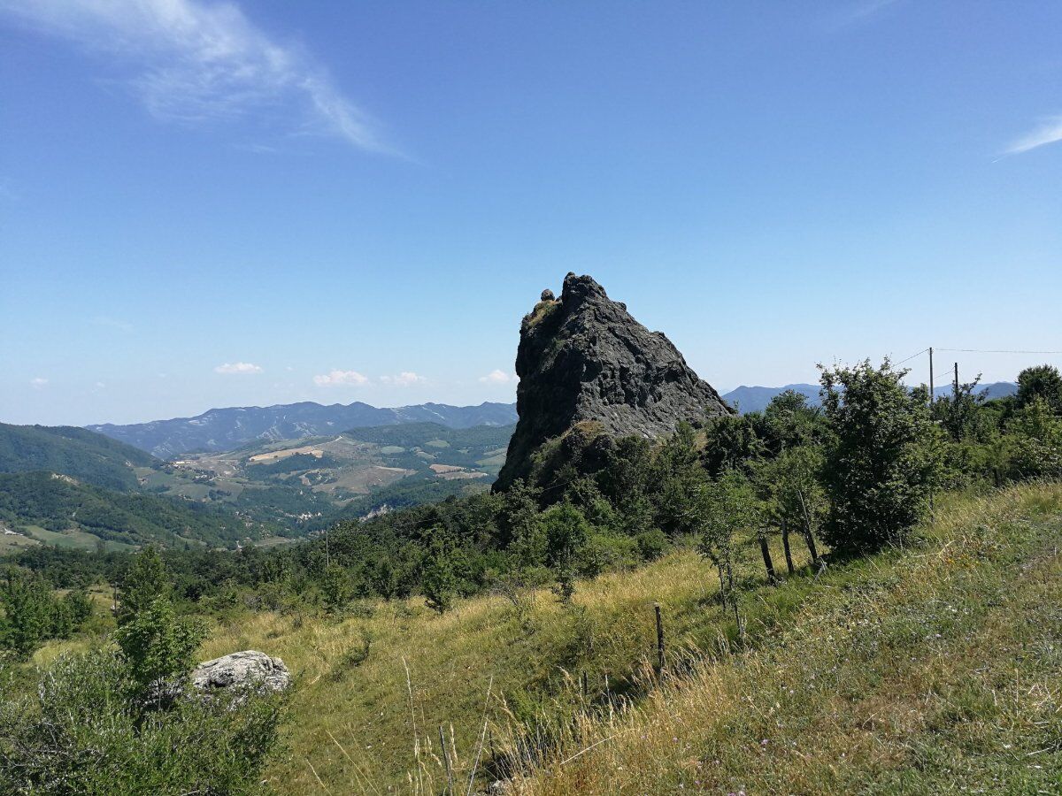 Trekking alla fragorosa Cascata di Moraduccio desktop picture