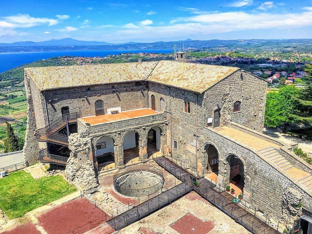 Tour di Montefiascone: Borgo Medievale sul Lago di Bolsena Tour di Montefiascone: Borgo Medievale sul Lago di Bolsena desktop picture