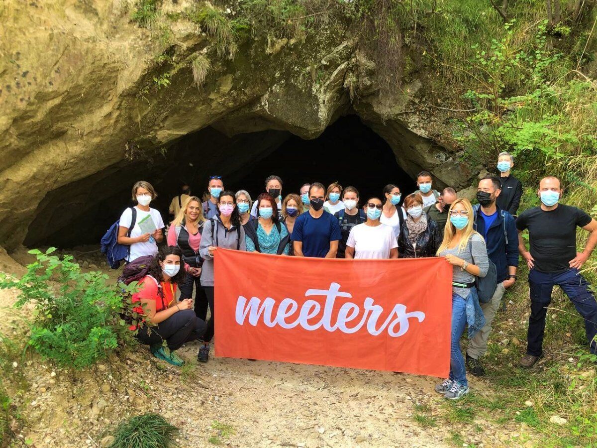 Escursione alle Grotte del Caglieron, tra cascate e scenari mozzafiato desktop picture