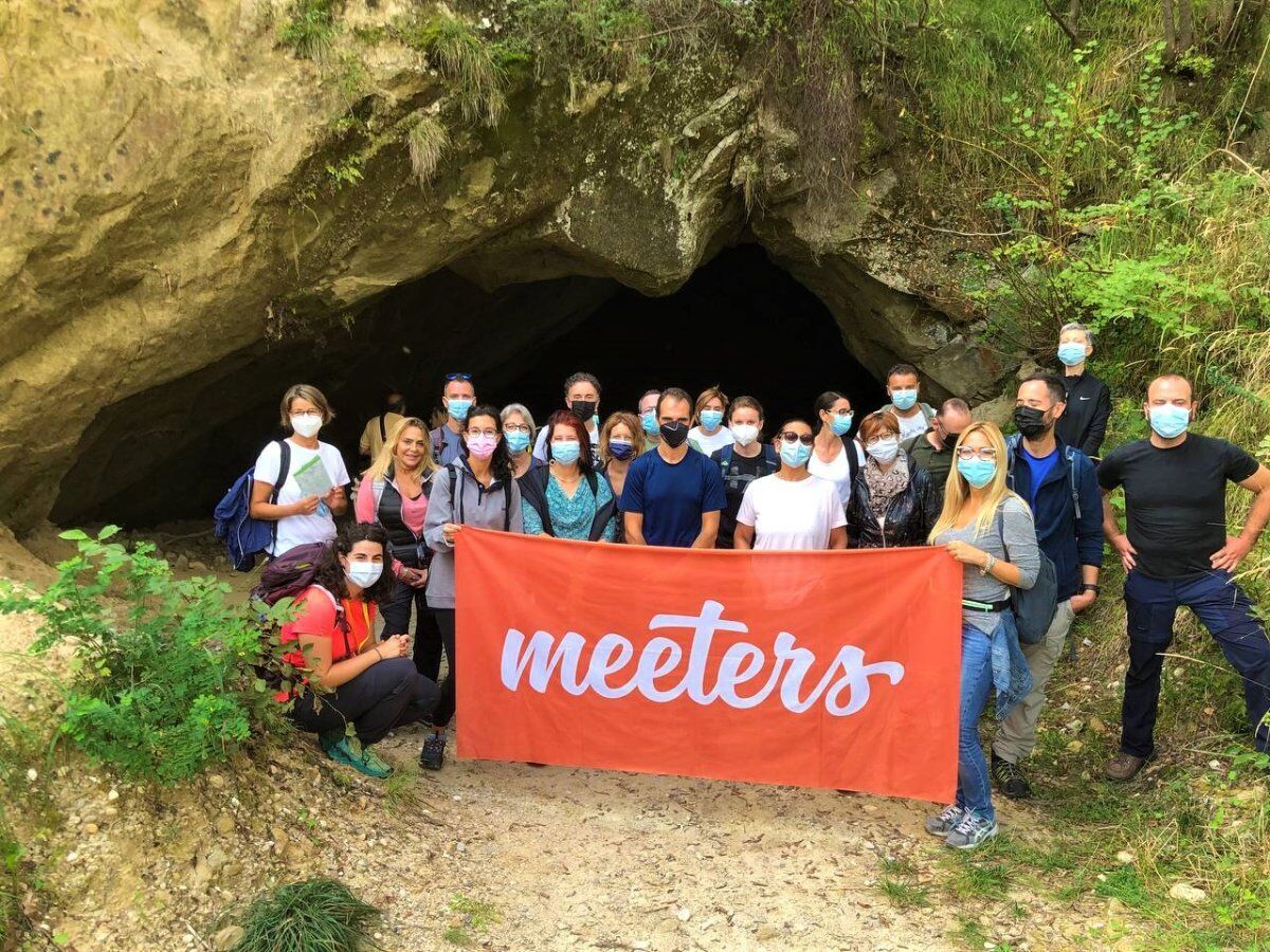 Escursione alle Grotte del Caglieron, tra cascate e scenari mozzafiato Escursione alle Grotte del Caglieron, tra cascate e scenari mozzafiato desktop picture