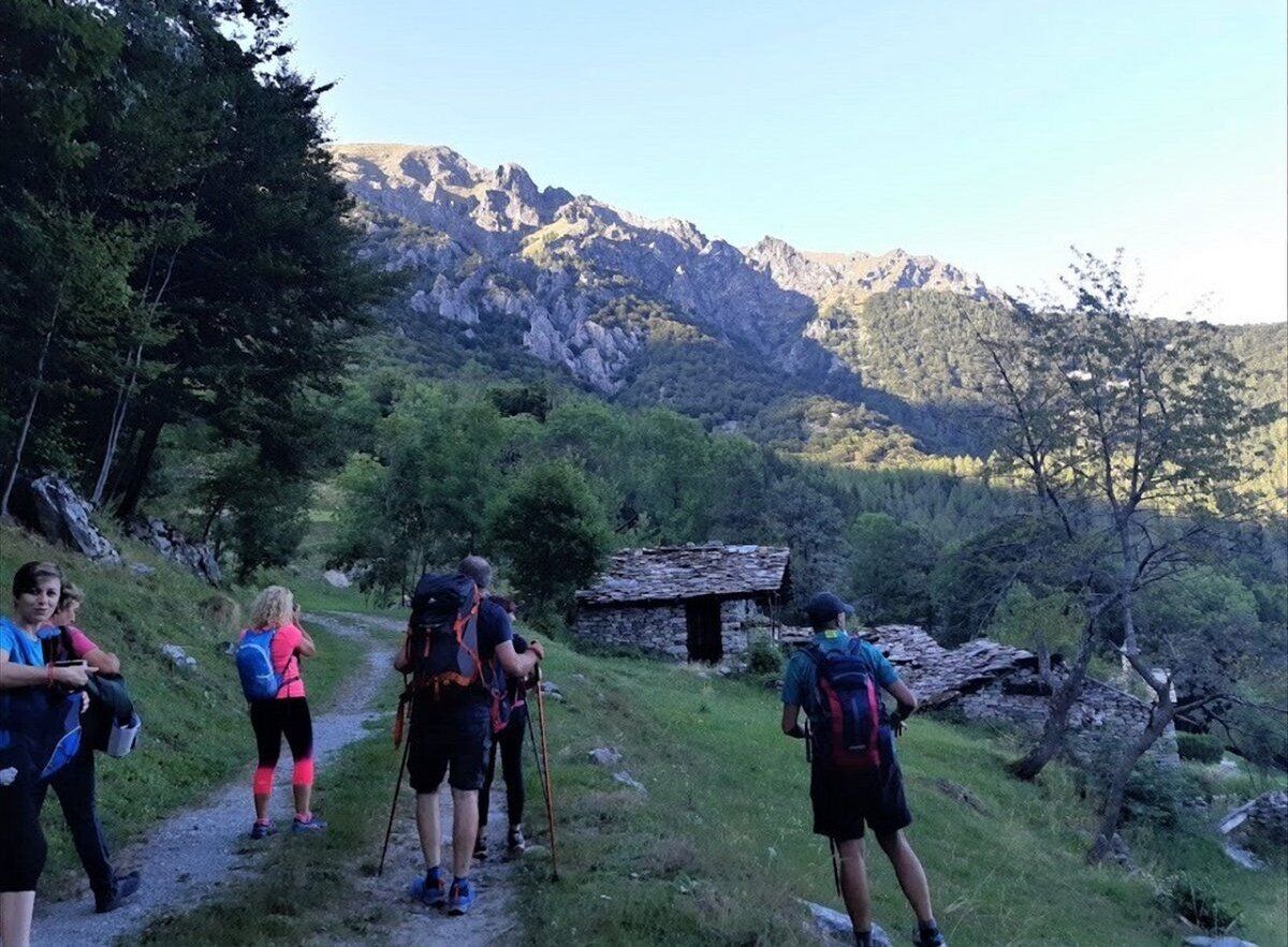 Trekking sotto le stelle alla ricerca di Pian Attia Trekking sotto le stelle alla ricerca di Pian Attia desktop picture