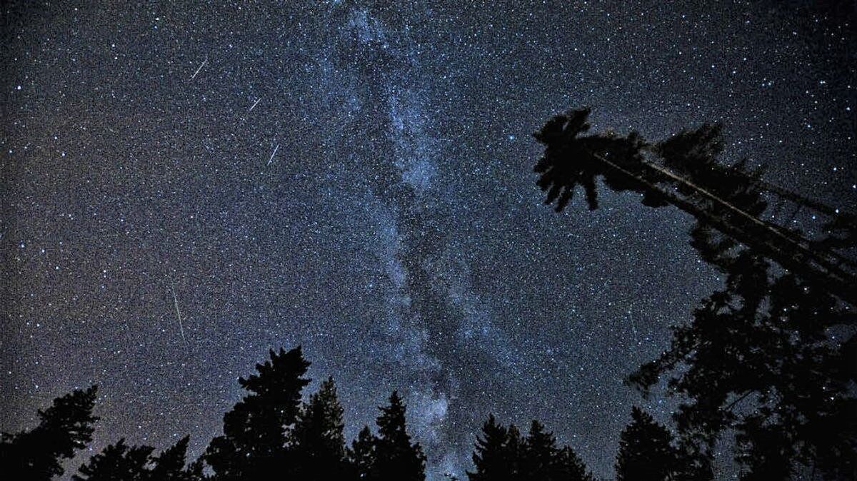 Trekking sotto le stelle alla ricerca di Pian Attia Trekking sotto le stelle alla ricerca di Pian Attia desktop picture