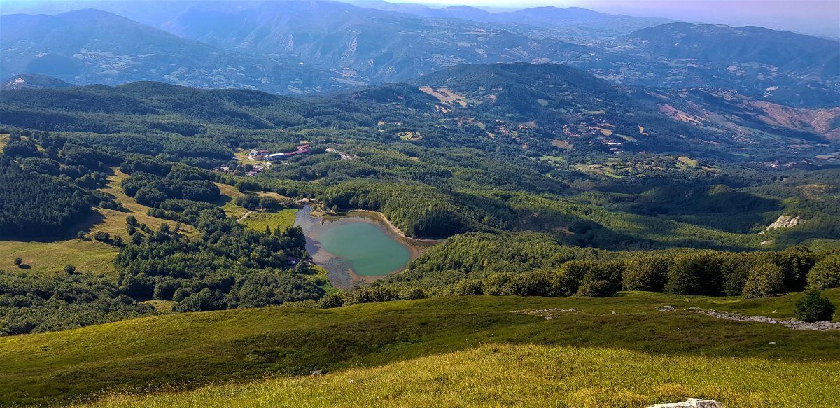 Trekking e Yoga tra il Lago Calamone e il Monte Ventasso desktop picture