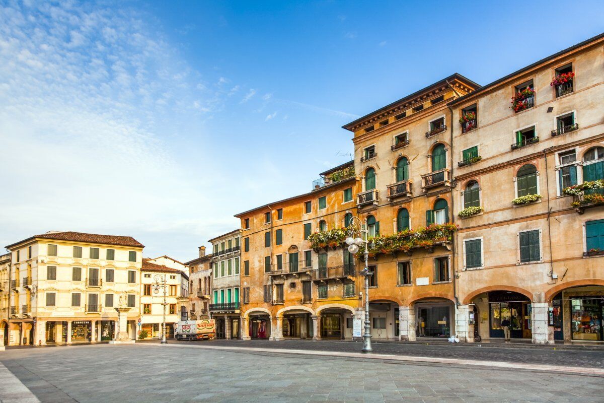 Tour Guidato nella Storia a Bassano del Grappa: Dal Medioevo alla Grande Guerra desktop picture