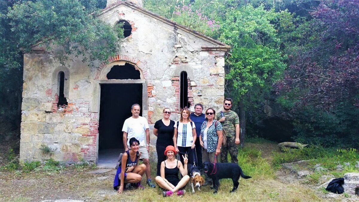 Trekking sui Monti Pisani fino all'Antico Eremo della Spelonca desktop picture