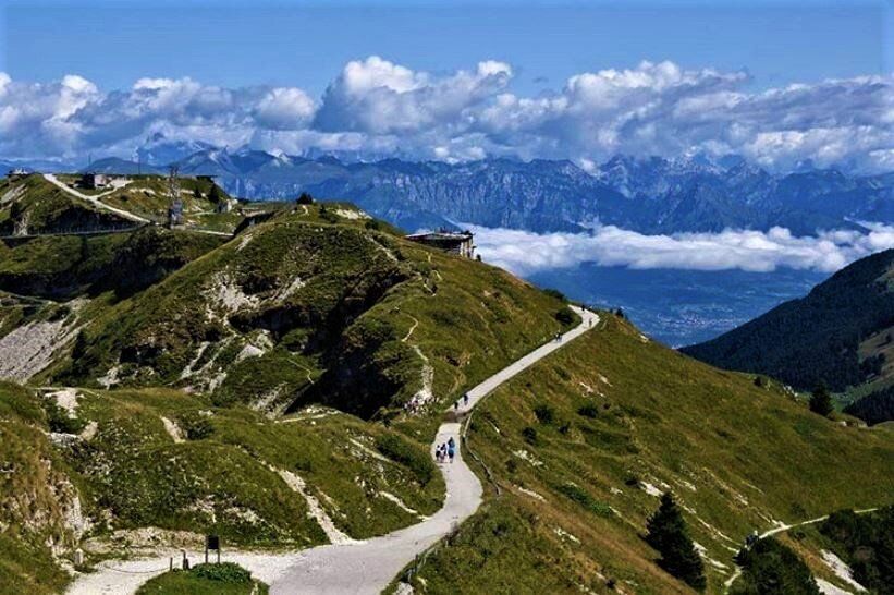 Il Monte Grappa: Escursione Serale per Avvistare i Camosci Il Monte Grappa: Escursione Serale per Avvistare i Camosci desktop picture