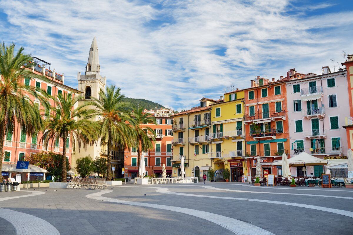 Lerici: Un Incantevole Tour nel Borgo Marinaro dei Poeti Lerici: Un Incantevole Tour nel Borgo Marinaro dei Poeti desktop picture