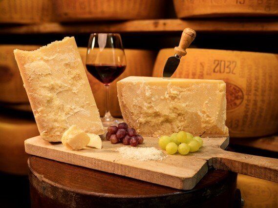 Visita e Degustazione al Caseificio Brianti: Tuffo nelle Tradizioni del Parmigiano Visita e Degustazione al Caseificio Brianti: Tuffo nelle Tradizioni del Parmigiano desktop picture